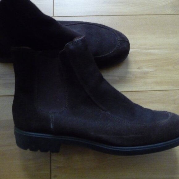 SALVATORE FERRAGAMO TRENDY BROWN SUEDE ALMOND TOE CHELSEA BOOTIES MADE  ITALY 9 - Picture 4 of 9